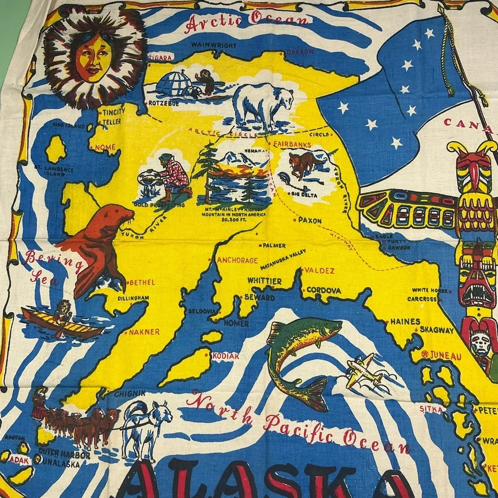 Vintage Alaska State mid-century tablecloth with matching napkins 33 x 34 USA